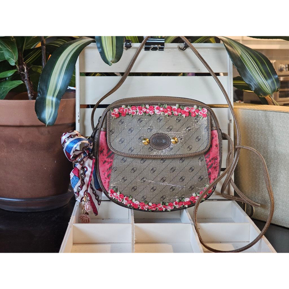 Gucci Rigate Interlocking GG Crossbody wTwilly/Patches/Charms Added Plus Dustbag - Picture 3 of 15